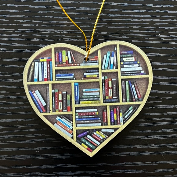Heart Bookshelf Decoration - Picture 1 of 7